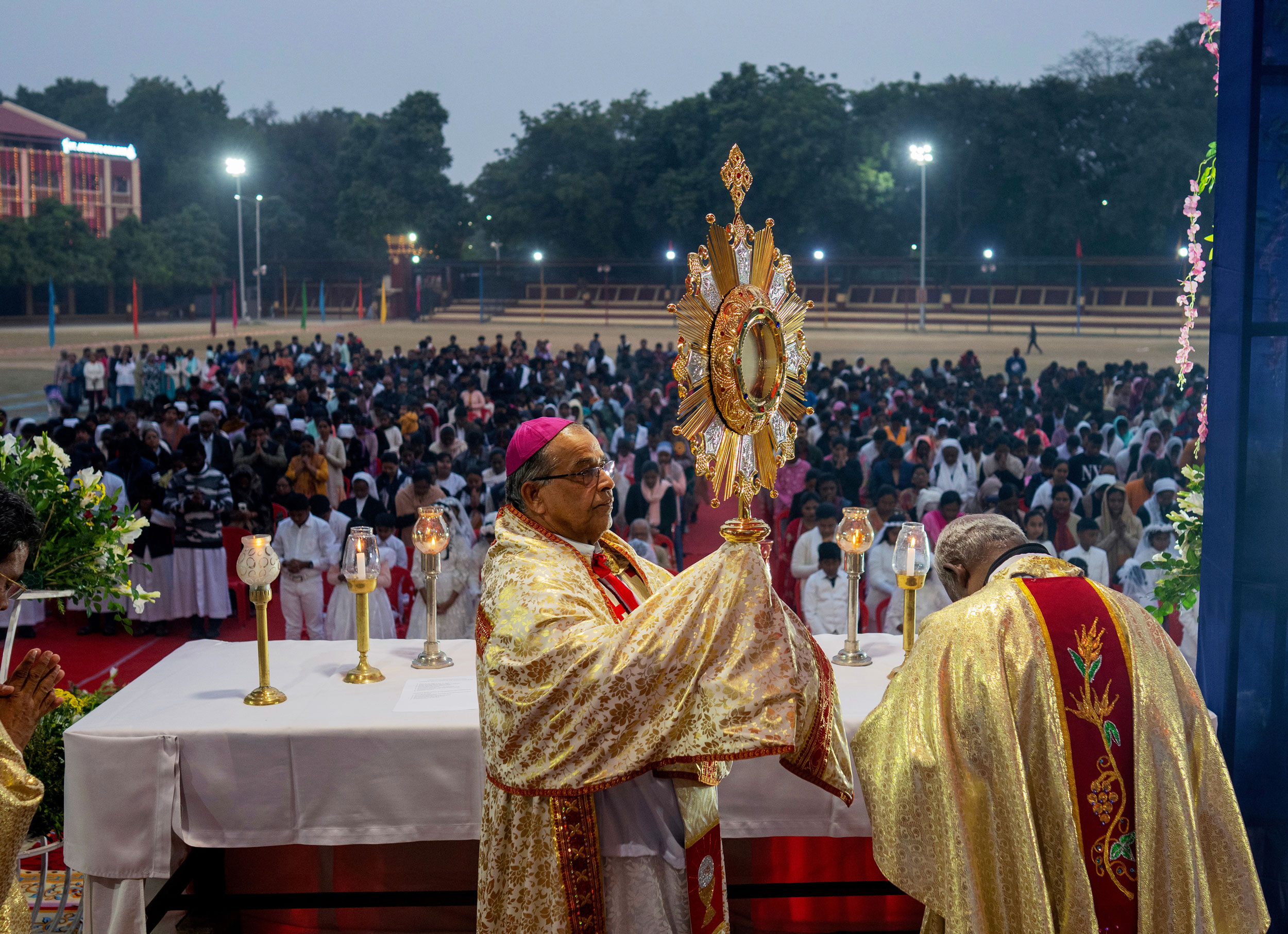 AP25327508210978 Photos of the Week: Pre-Advent feast, Nepalese festival