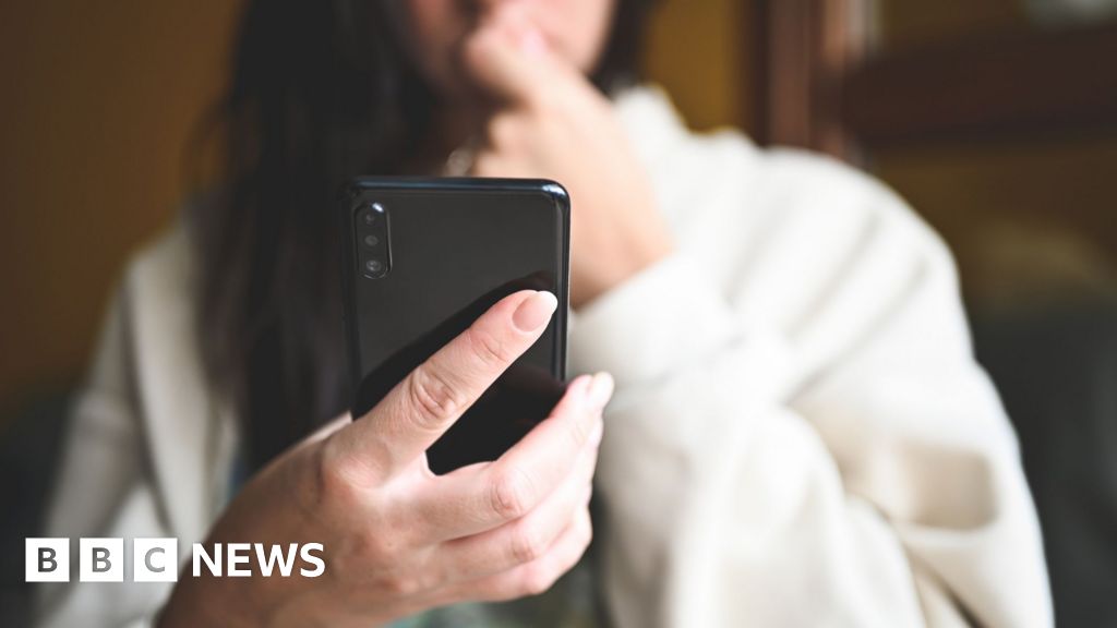 a3e62480 c979 11f0 8c06 f5d460985095 Scammers hacked her phone and stole thousands of pounds