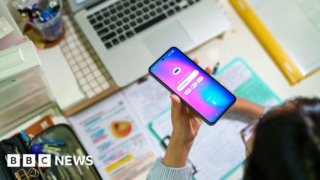 d35ed1f0 c3e1 11f0 bbb8 f506e20a7d44 Don't blindly trust what AI tells you, Google boss tells BBC