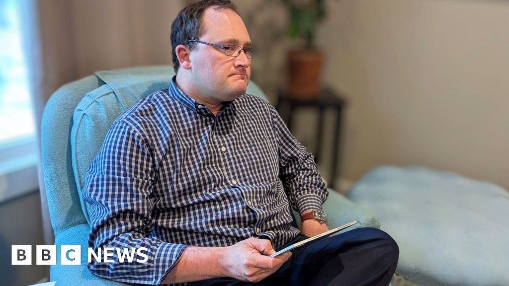 eed38880 ca45 11f0 9fb5 5f3a3703a365 Holiday job seekers confront an 'incredibly stressful' market