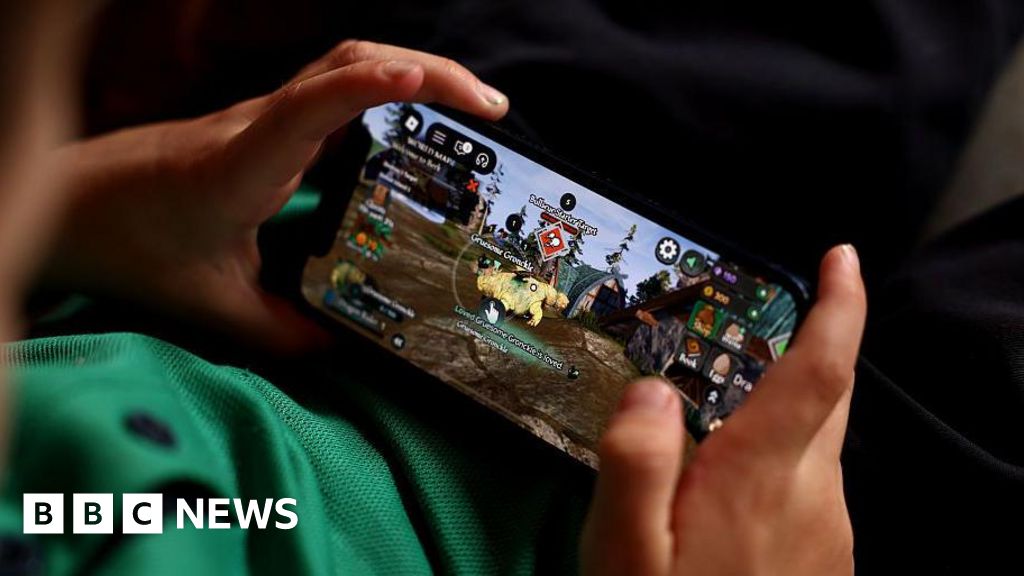 0cc35ac0 d0b6 11f0 97e6 91b5a31ed616 Russia bans Roblox over concerns about safety and extremist content