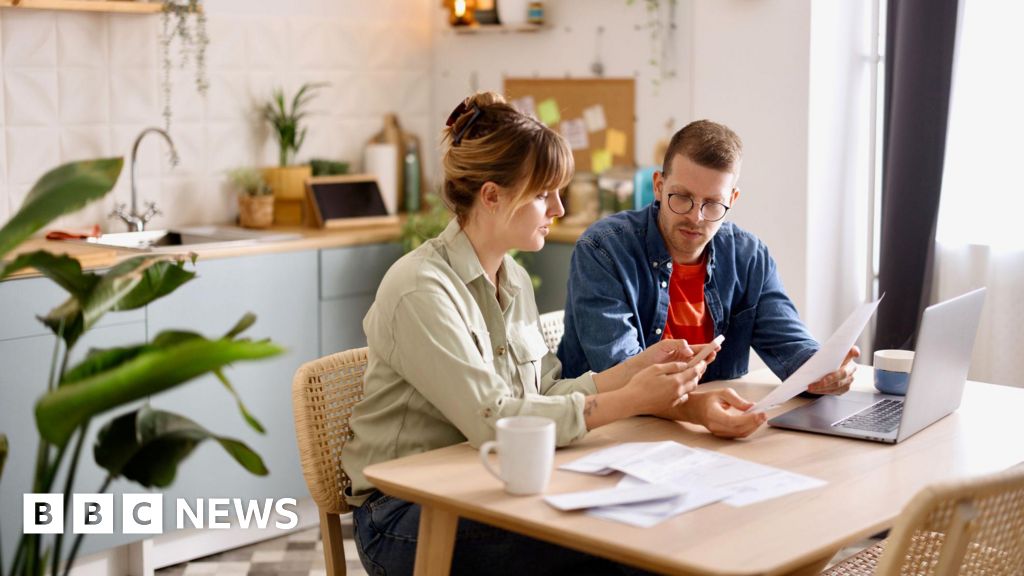 649c6740 d053 11f0 8949 71025704e055 People admit to 'secret spending' without telling partners