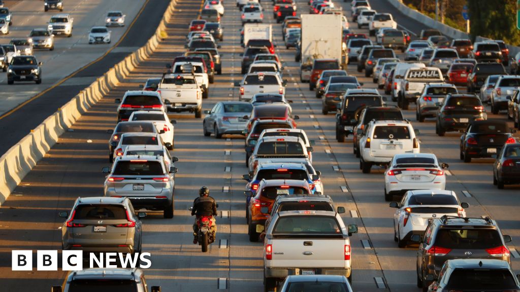 72675210 d06a 11f0 8039 b97ff13472bc Trump administration to roll back fuel economy rules set under Biden