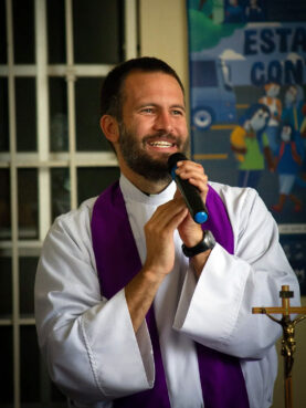 webRNS Brian Strassburger1 Churches deliver Christmas to immigrants detained, deported and in hiding