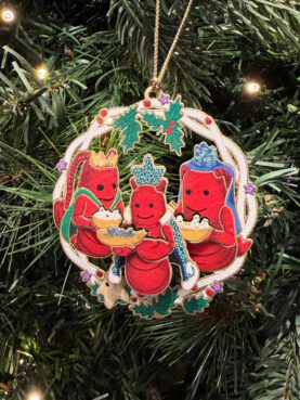 Sacrilege or the most New England Nativity ever? webRNS Lobster Nativity3 Sacrilege or the most New England Nativity ever?