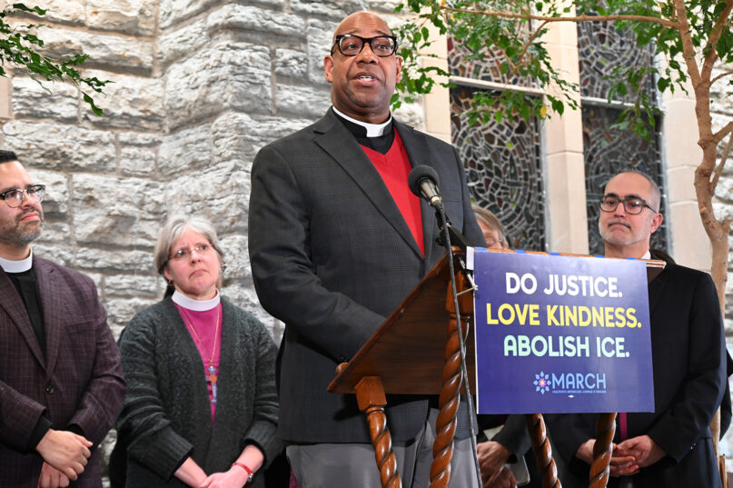 webRNS Minneapolis Clergy8 Hundreds of clergy descend on Minneapolis and go on lookout for ICE