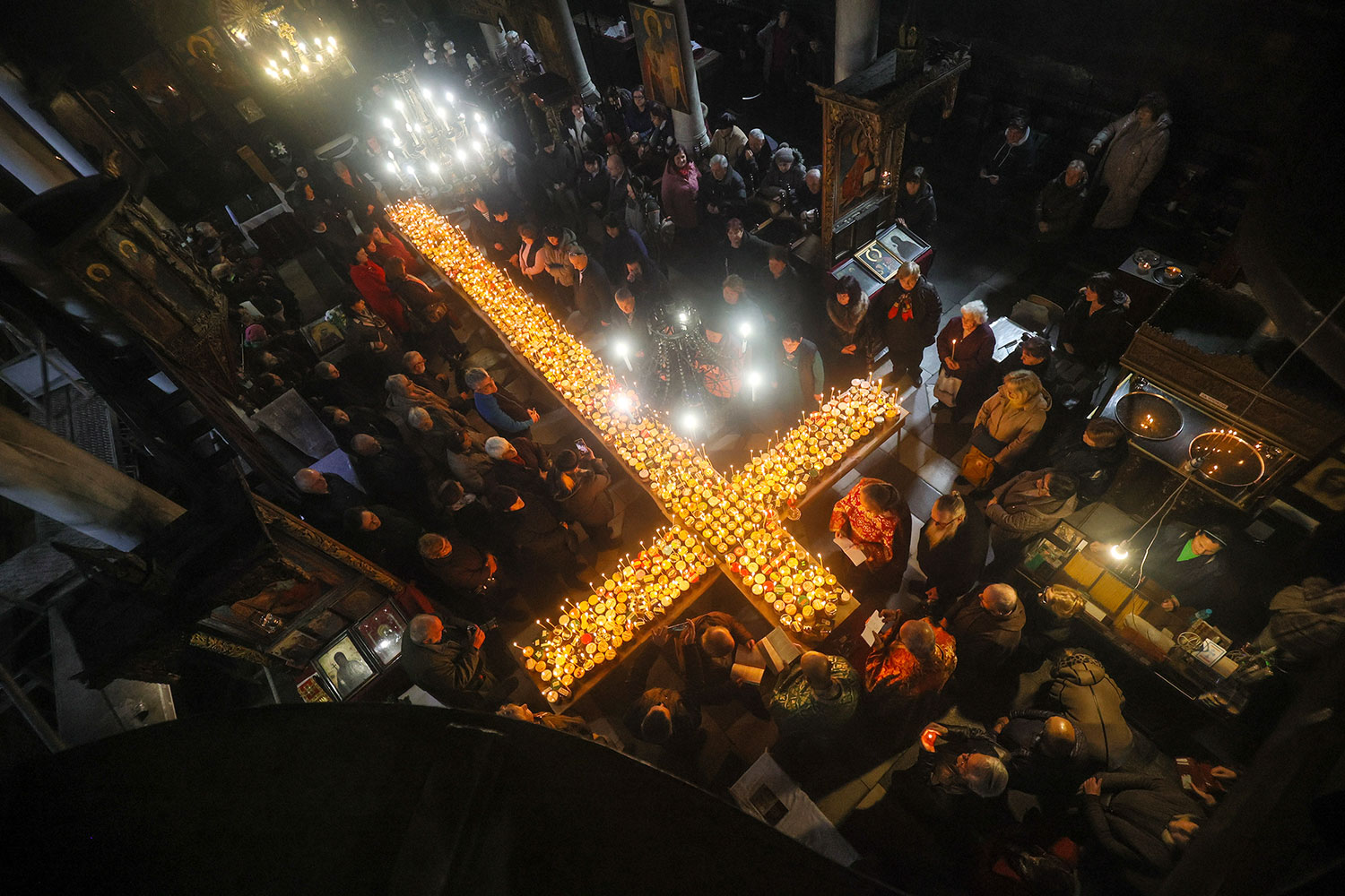 webAP26041464045043 Photos of the Week: Bulgarian saint of beekeepers feast, monks arrive in DC