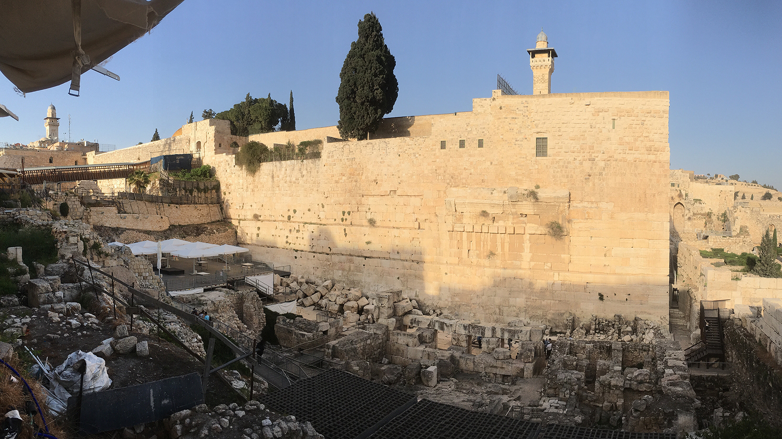 Liberal Jews denounce bill to ban non-Orthodox prayers at Western Wall webRNS Robinsons Arch Western Wall1 Liberal Jews denounce bill to ban non-Orthodox prayers at Western Wall