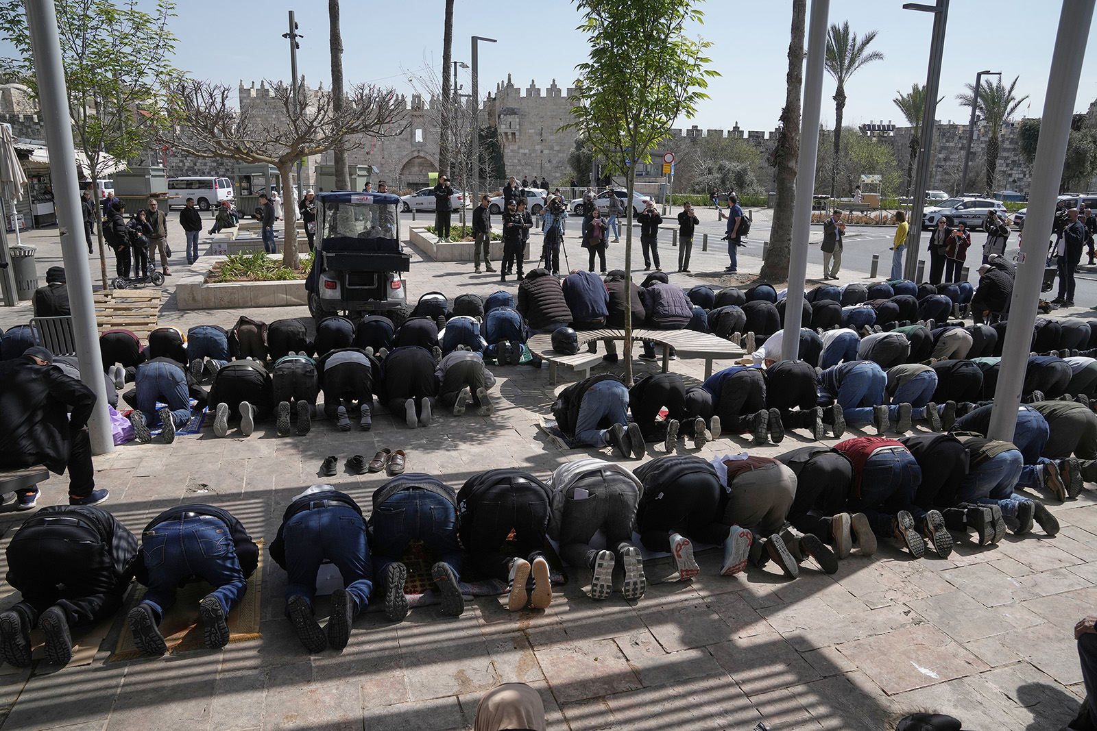 webRNS Al Aqsa Closing2 Muslim leaders argue Al-Aqsa Mosque closure during Ramadan may be politically motivated